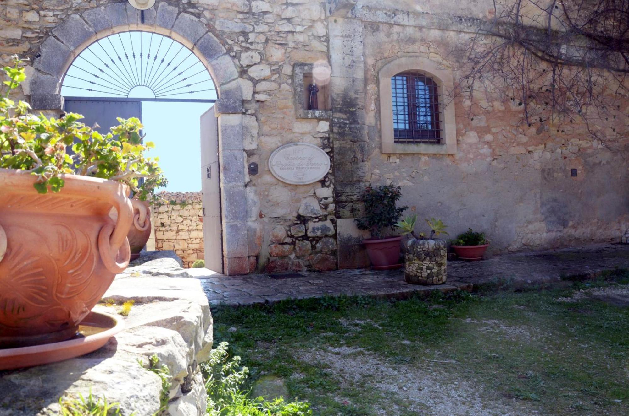 Гостьовий будинок Casina Di Grotta Di Ferro Санта-Кроче-Камерина Екстер'єр фото